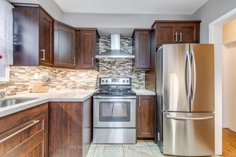 Photo 10 at 7 Belgate Place, West Deane, Toronto