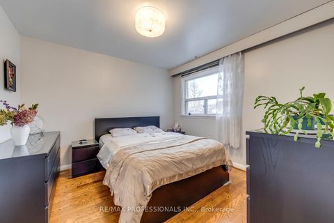 Photo 18 at 7 Belgate Place, West Deane, Toronto