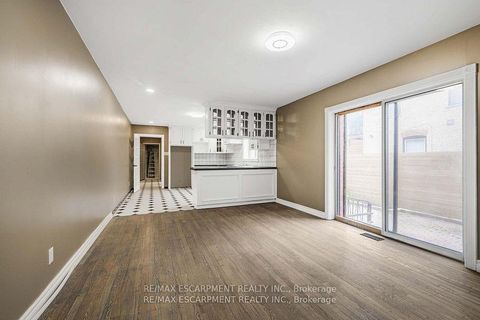 Photo 5 at 4 - 35 Beaconsfield Avenue, Little Portugal, Toronto