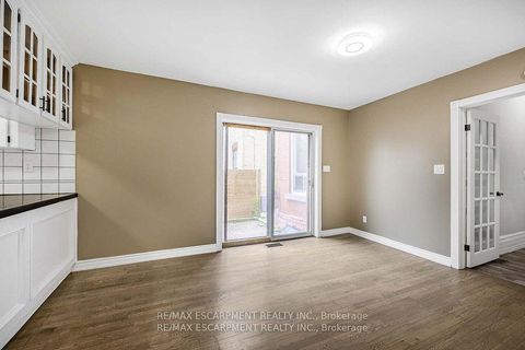 Photo 6 at 4 - 35 Beaconsfield Avenue, Little Portugal, Toronto