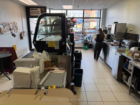 Photo 3 at 2897 Lake Shore Boulevard W, New Toronto, Toronto