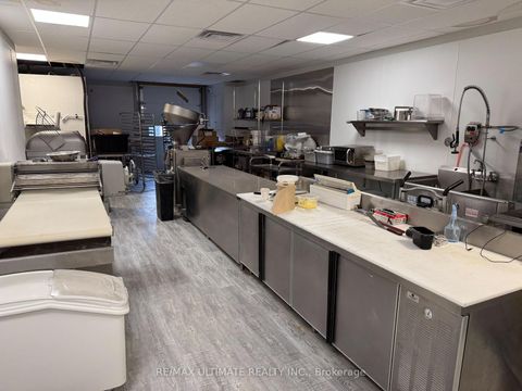 Photo 4 at 2897 Lake Shore Boulevard W, New Toronto, Toronto