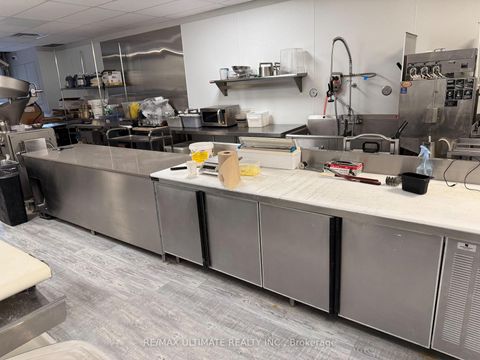 Photo 5 at 2897 Lake Shore Boulevard W, New Toronto, Toronto