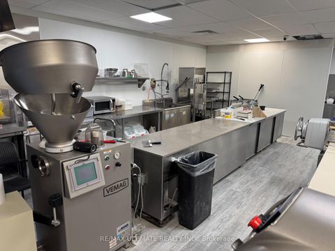 Photo 10 at 2897 Lake Shore Boulevard W, New Toronto, Toronto