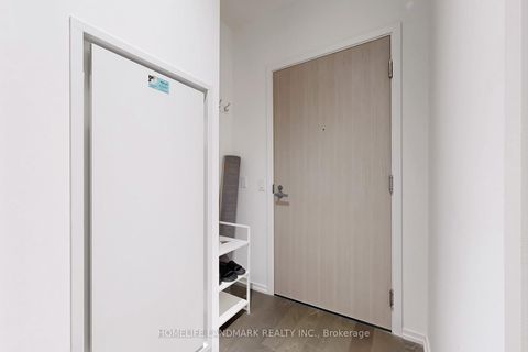 Photo 6 at 918 - 5 SOUDAN Avenue, Mount Pleasant West, Toronto