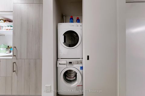 Photo 11 at 918 - 5 SOUDAN Avenue, Mount Pleasant West, Toronto