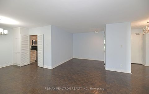 Photo 10 at 501 - 581 Avenue Rd Road, St. Clair, Toronto