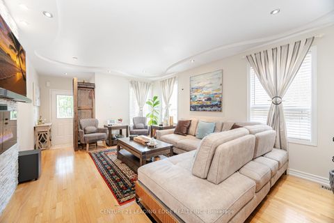 Photo 3 at 344 Marble Place, Woodland Hill, Newmarket