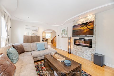 Photo 4 at 344 Marble Place, Woodland Hill, Newmarket