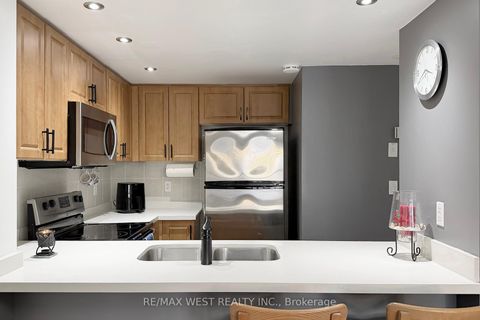 Photo 14 at 2046 - 3043 Finch Avenue W, Humbermede, Toronto