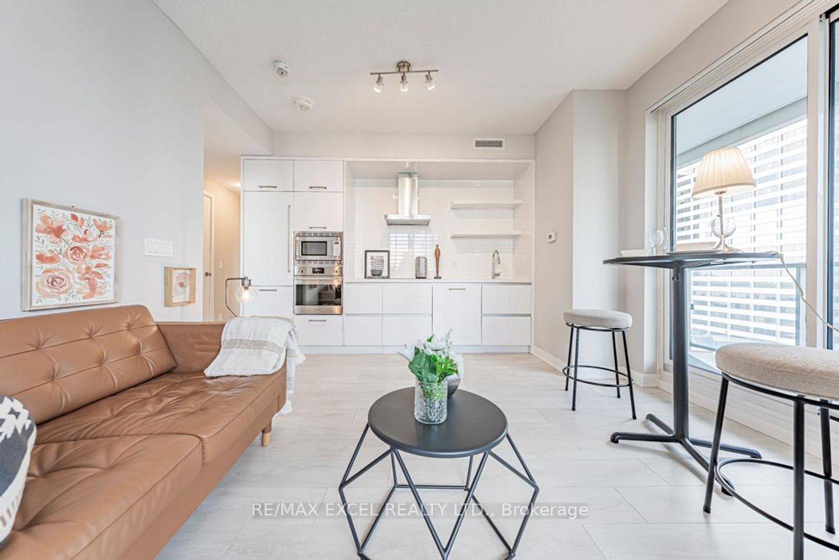 1302 - 2221 Yonge Street, Mount Pleasant West, Toronto 