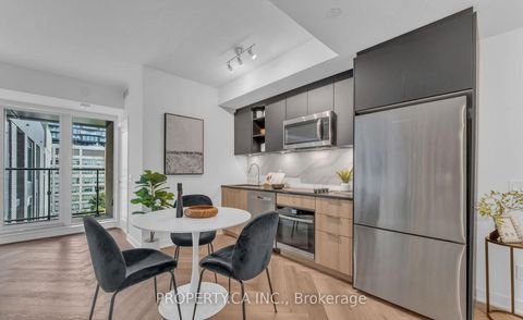 Photo 9 at 713 - 543 Richmond Street W, Waterfront Communities C1, Toronto