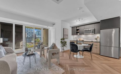 Photo 10 at 713 - 543 Richmond Street W, Waterfront Communities C1, Toronto