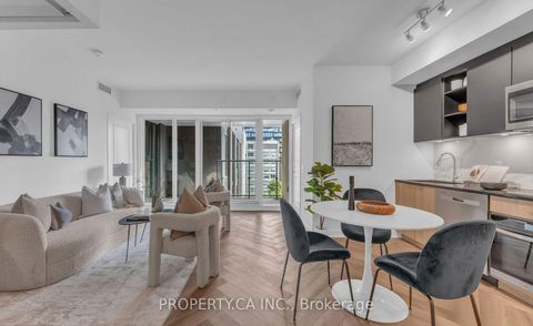 Photo 11 at 713 - 543 Richmond Street W, Waterfront Communities C1, Toronto