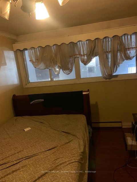 Photo 4 at 58 - 2901 Jane Street, Jane Heights, Toronto