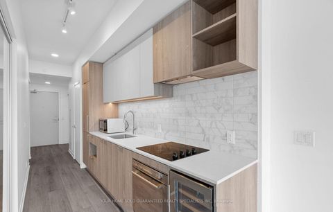 Photo 6 at 331 - 2020 Bathurst Street, Cedarvale, Toronto