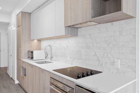 Photo 7 at 331 - 2020 Bathurst Street, Cedarvale, Toronto