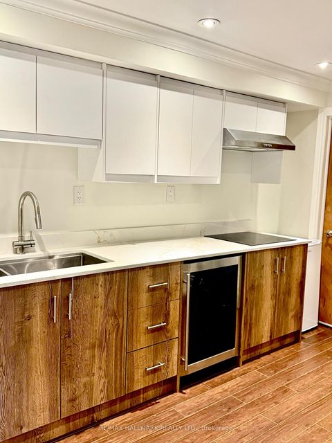 Photo 11 at 220 Tonner Crescent, Bayview Northeast, Aurora