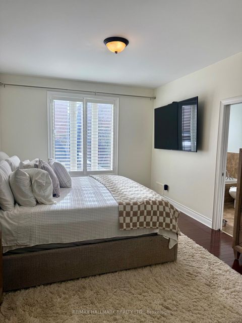 Photo 12 at 220 Tonner Crescent, Bayview Northeast, Aurora