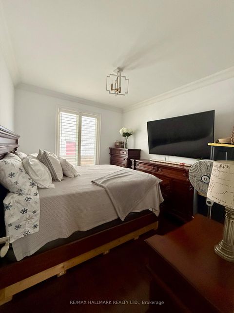 Photo 14 at 220 Tonner Crescent, Bayview Northeast, Aurora