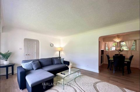 Photo 3 at 38 LAKE Avenue, Oak Ridges Lake Wilcox, Richmond Hill