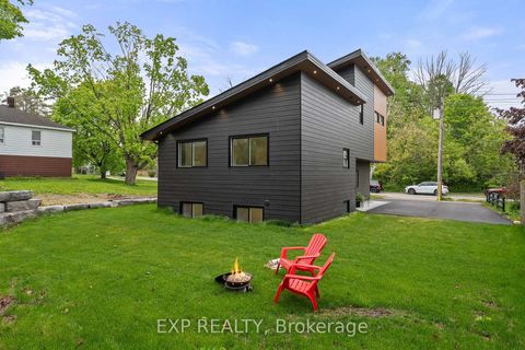 Photo 2 at 168 Berczy Street, Wellington, Barrie