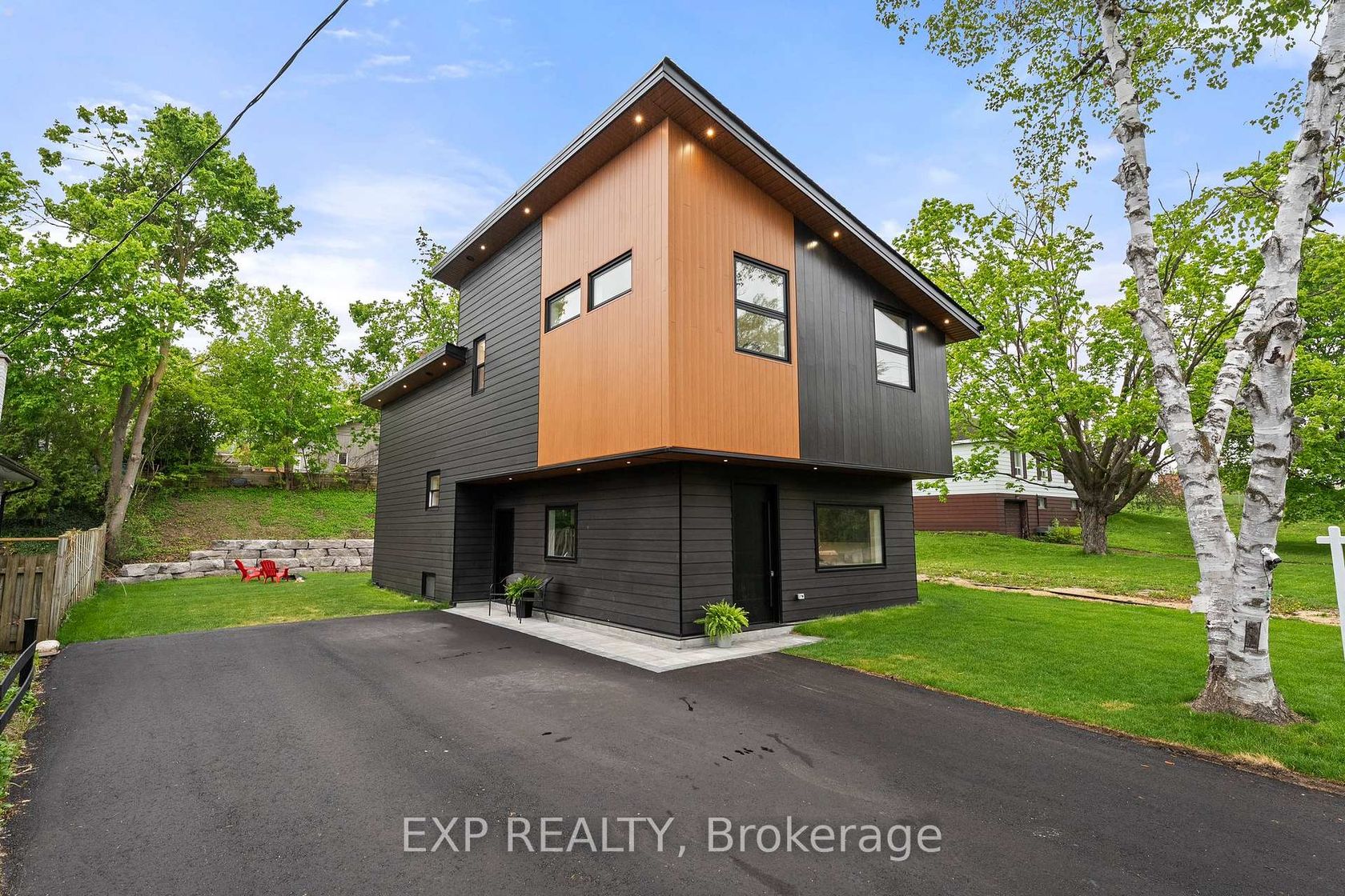 168 Berczy Street, Wellington, Barrie photo 2