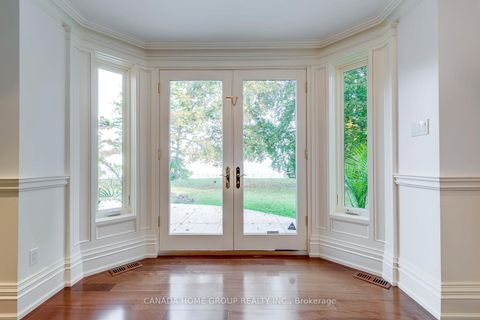 Photo 9 at 21 Ennisclare Drive E, MO Morrison, Oakville