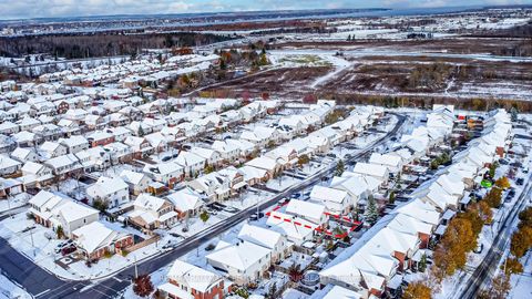 Photo 14 at 29 Brookwood Drive, 400 West, Barrie