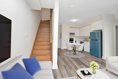 Photo 4 at 9 - 12860 Yonge Street, Oak Ridges, Richmond Hill