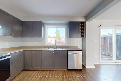 Photo 16 at 46 Watson Drive, East Bayfield, Barrie