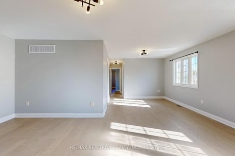 Photo 23 at 46 Watson Drive, East Bayfield, Barrie