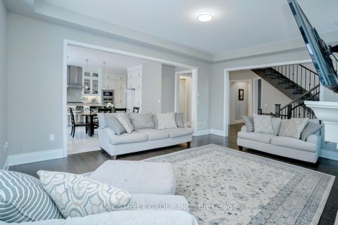 Photo 12 at 39 Cairns Gate, King City, King