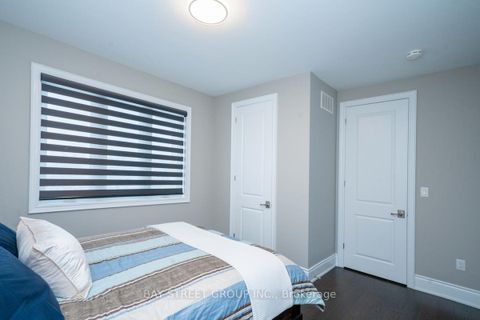 Photo 33 at 39 Cairns Gate, King City, King