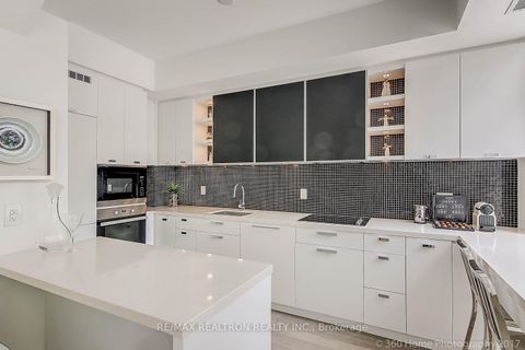 Photo 11 at 105 - 32 Davenport Road, Annex, Toronto