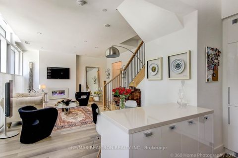 Photo 14 at 105 - 32 Davenport Road, Annex, Toronto