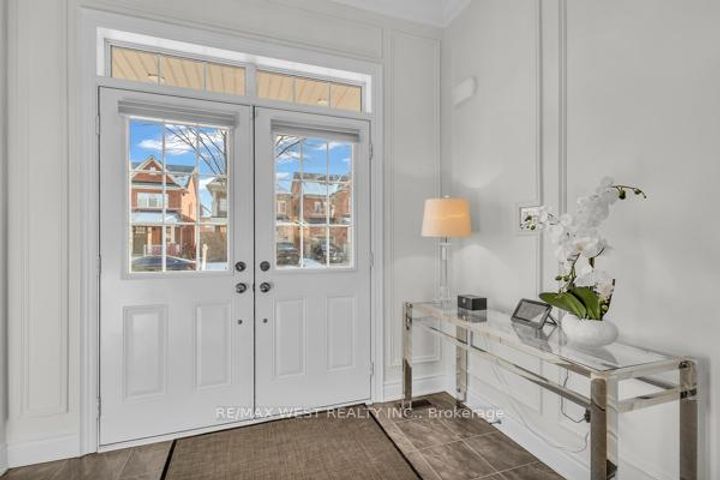 Photo 3 at 353 Moody Drive, Kleinburg, Vaughan