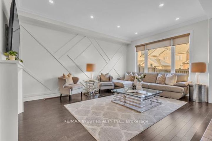 Photo 7 at 353 Moody Drive, Kleinburg, Vaughan