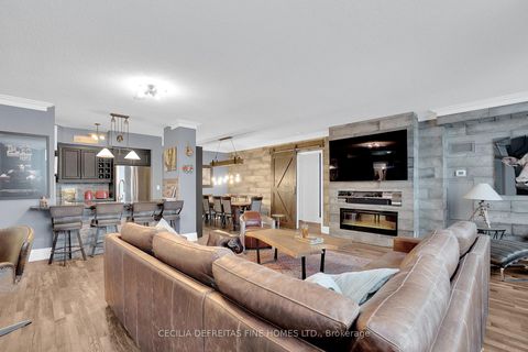 Photo 9 at 1616 - 9225 Jane Street, Maple, Vaughan