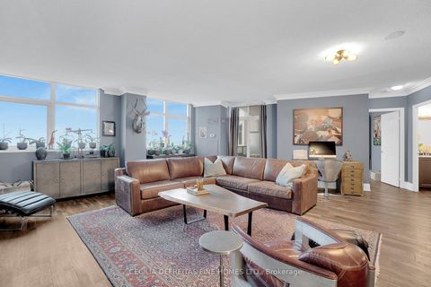 Photo 10 at 1616 - 9225 Jane Street, Maple, Vaughan