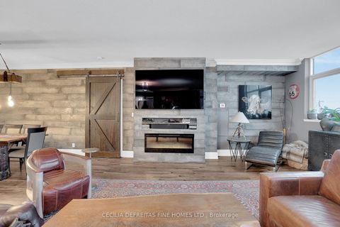 Photo 13 at 1616 - 9225 Jane Street, Maple, Vaughan