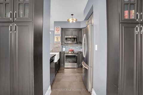 Photo 23 at 1616 - 9225 Jane Street, Maple, Vaughan