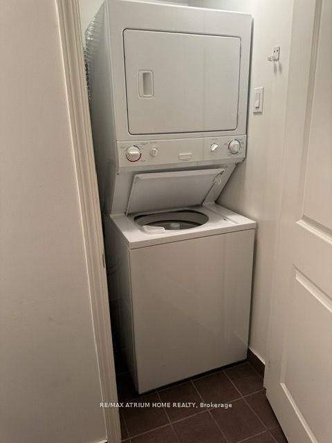 Photo 9 at 1124 - 18 Harding Boulevard, Harding, Richmond Hill