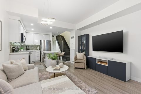 Photo 4 at 105 - 15 Bruyeres Mews, Niagara, Toronto