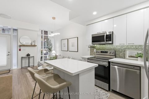 Photo 5 at 105 - 15 Bruyeres Mews, Niagara, Toronto