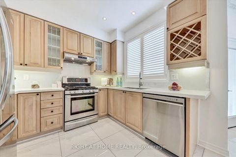 Photo 6 at 8 Santa Maria Trail, Vellore Village, Vaughan