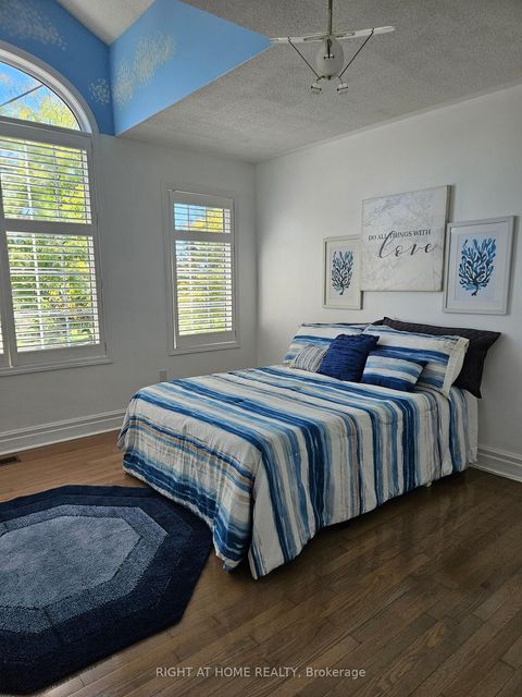 Photo 15 at 8 Santa Maria Trail, Vellore Village, Vaughan