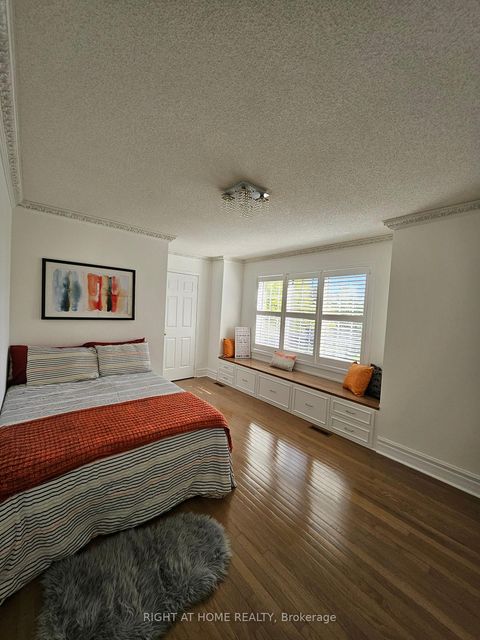 Photo 16 at 8 Santa Maria Trail, Vellore Village, Vaughan