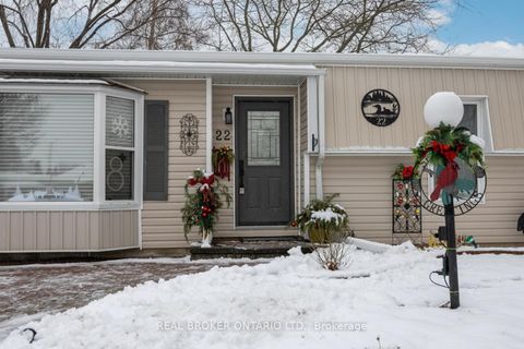 Photo 3 at 22 Champlain Court, Newcastle, Clarington