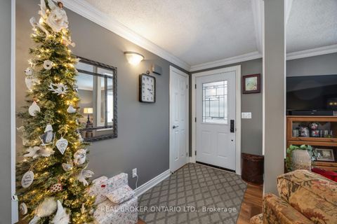 Photo 4 at 22 Champlain Court, Newcastle, Clarington
